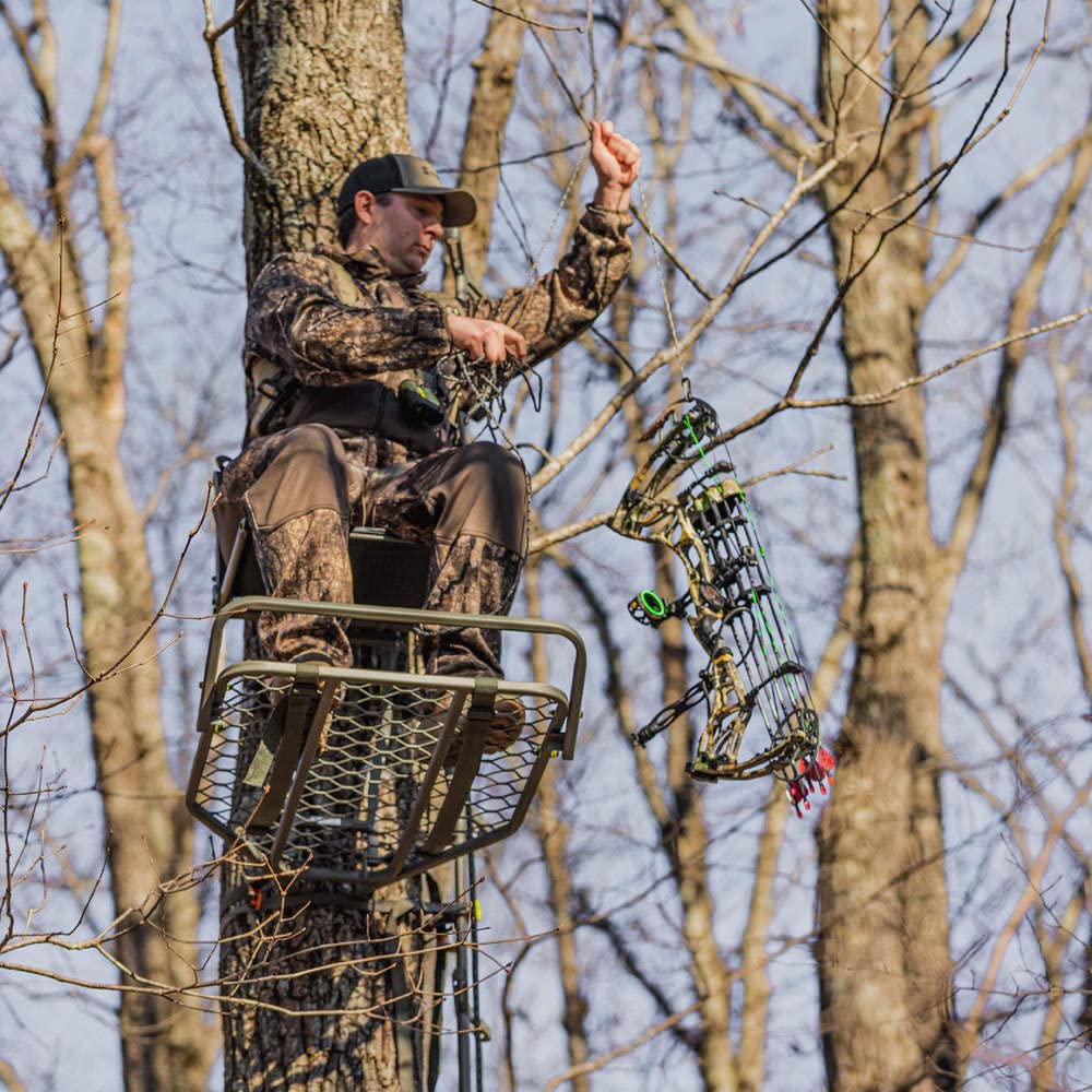 Hang-on Tree Stand with Folding Comfort-Mesh Seat U110478